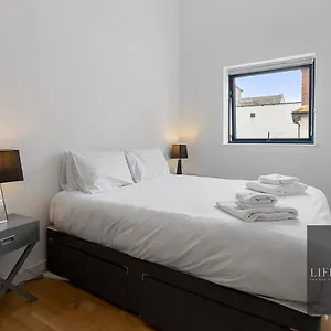 Smythen St, 2 Bed Apartment With Balcony , Exeter United Kingdom